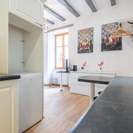 Apartmán La Tour Medievale Au Centre *