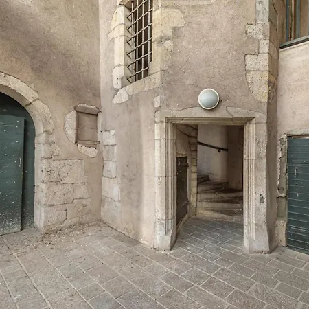 Apartmán La Tour Medievale Au Centre *